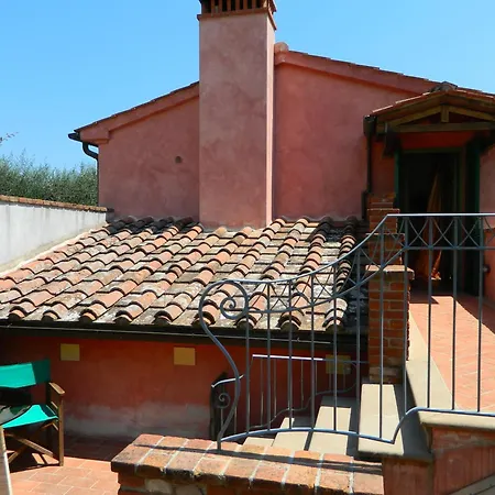 Il Pino By Vacavilla Lari